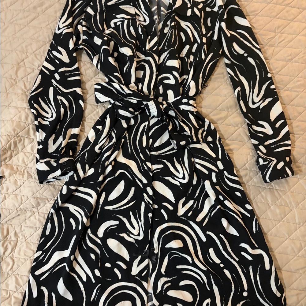 Nine West Black and White Swirl Long Sleeve Dress